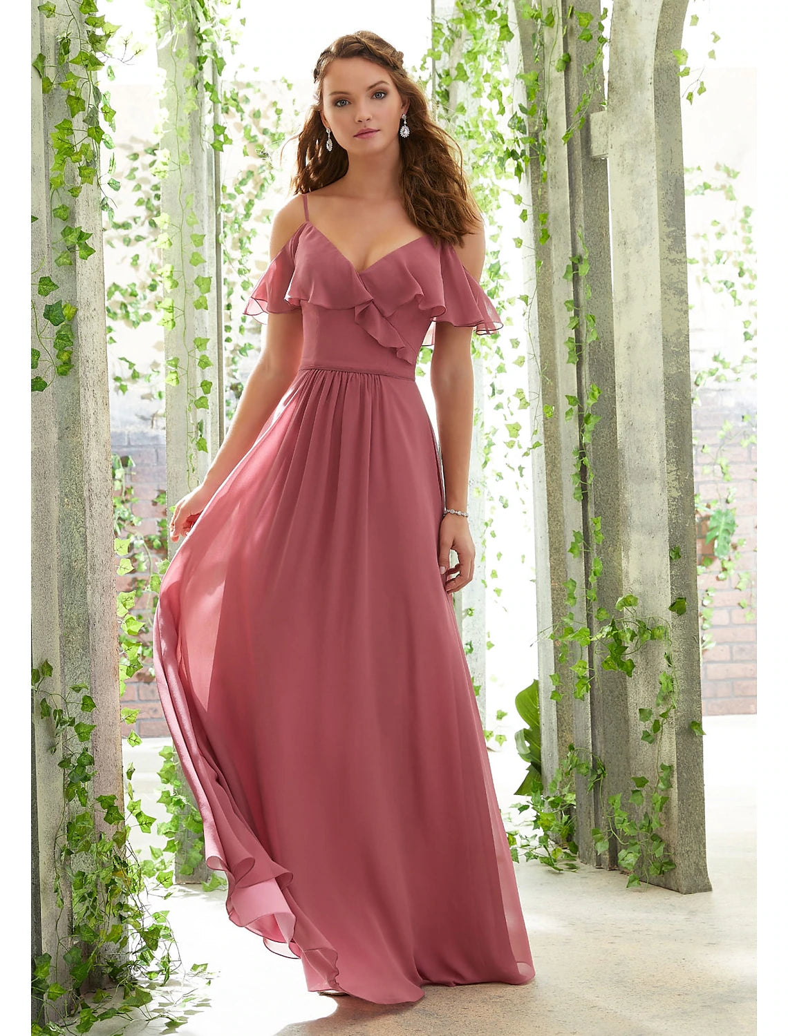 Abito da damigella d'onore a trapezio con spalline sottili, maniche corte, schiena scoperta, lunghezza pavimento, in chiffon con volant/arricciature
